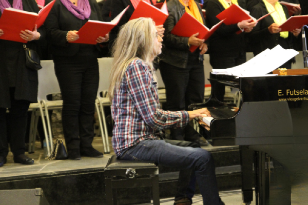 Groot korenconcert door Inspire2LiveChoir en Choir4Hope voor alvleesklierkankeronderzoek in Schiedam